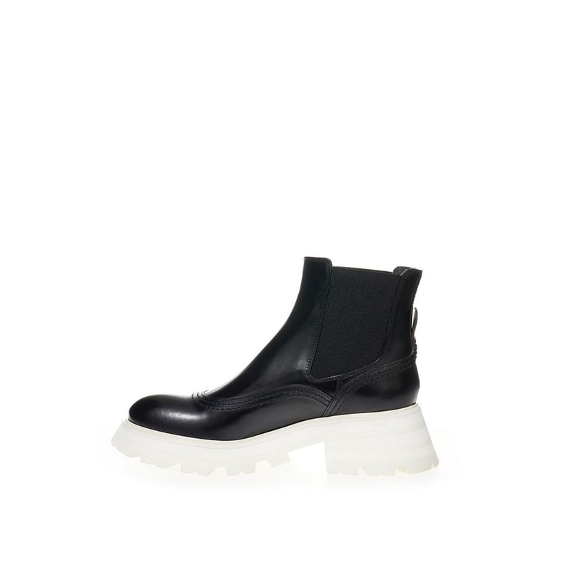 Elegant Leather Boots in Timeless Black Alexander McQueen