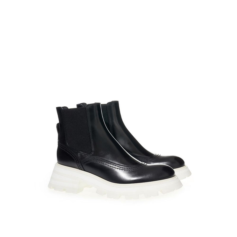 Elegant Leather Boots in Timeless Black Alexander McQueen