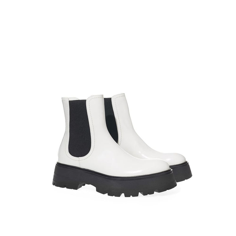 Elegant Monochrome Leather Boots Alexander McQueen