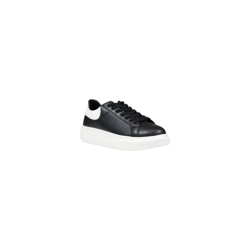 Black Fabric Sneaker Icon