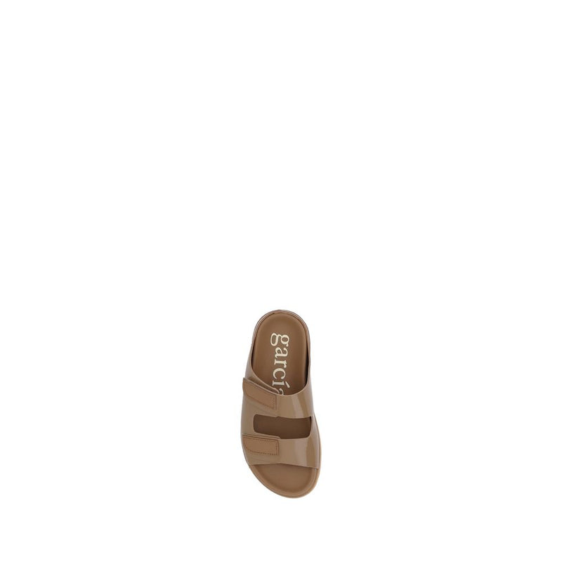 Dominika Sandals Pedro García
