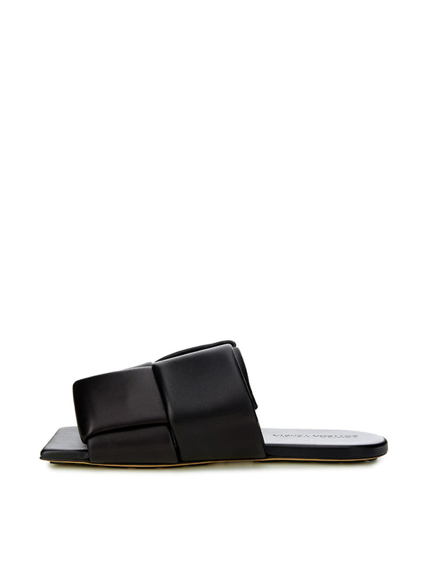 Elegant Black Leather Sandals Bottega Veneta